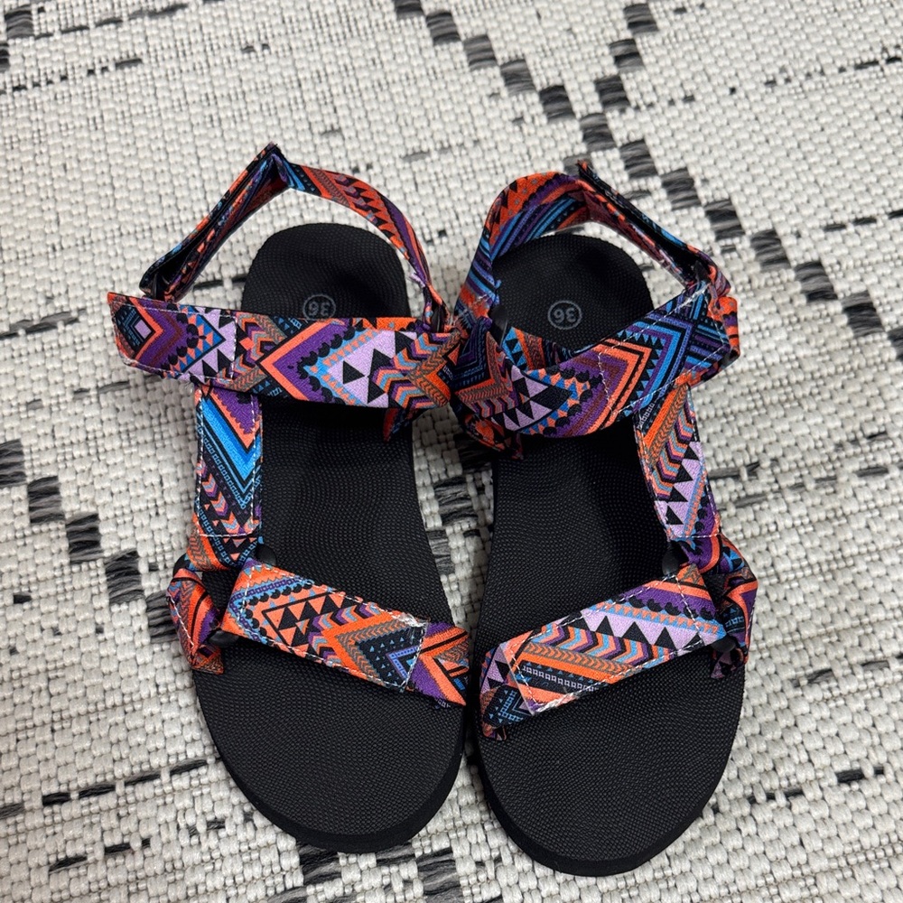 Colorful Geometric Women's Sandals, size 36